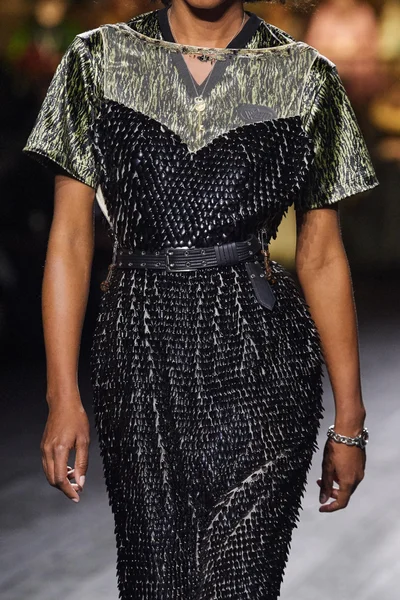 Look 80